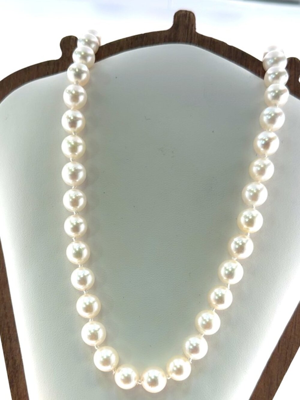 Cultured pearl necklace